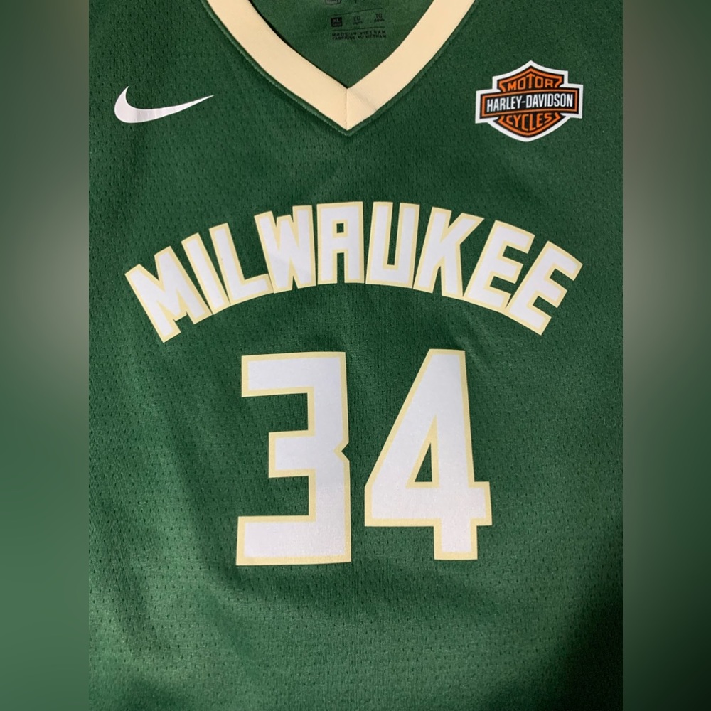 Milwaukee Bucks - Giannis Antetokounmpo Jersey